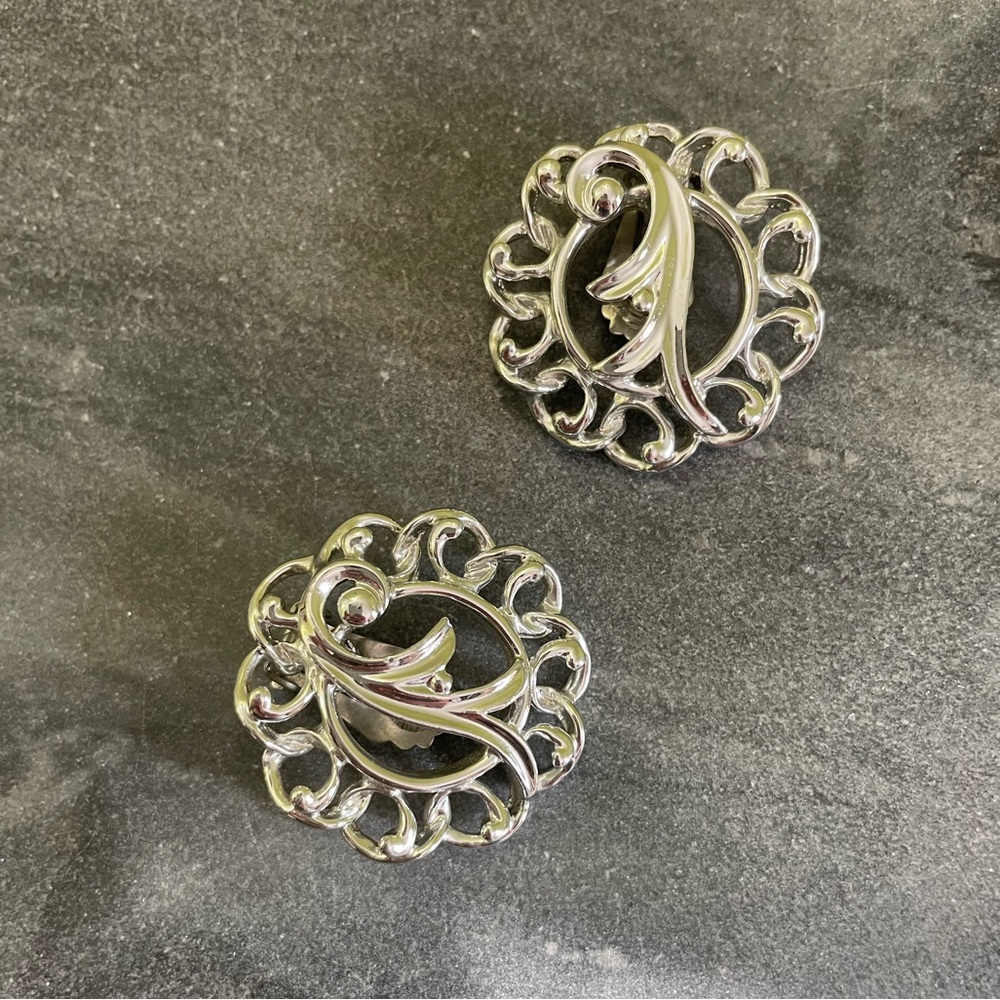 Vintage Sarah Coventry Silver Filigree Clip-on Earrings